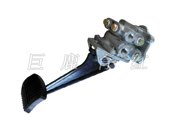 TR50 Foot brake valve  09015336